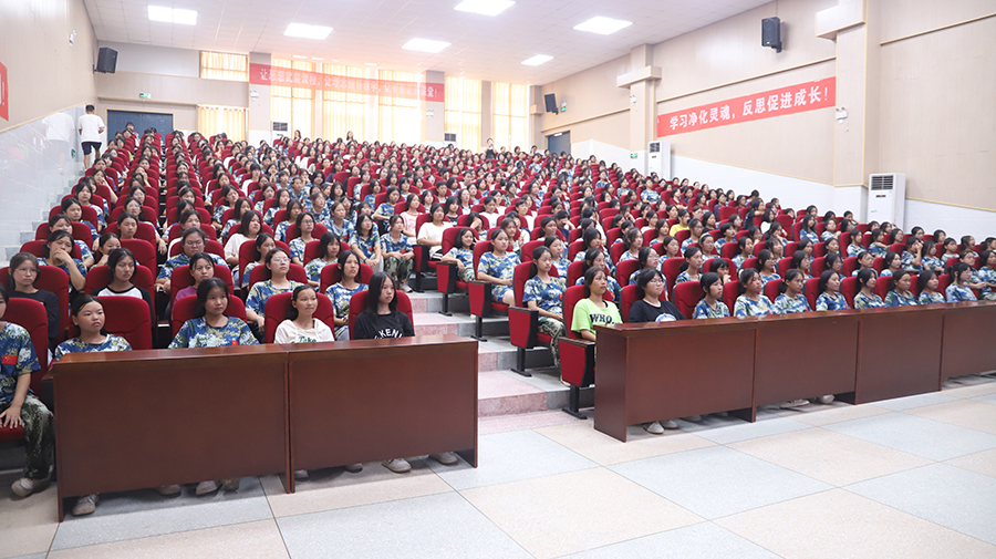 時光不語，靜待花開——懷化市新晃恒雅高級中學舉辦女生青春期健康教育講座