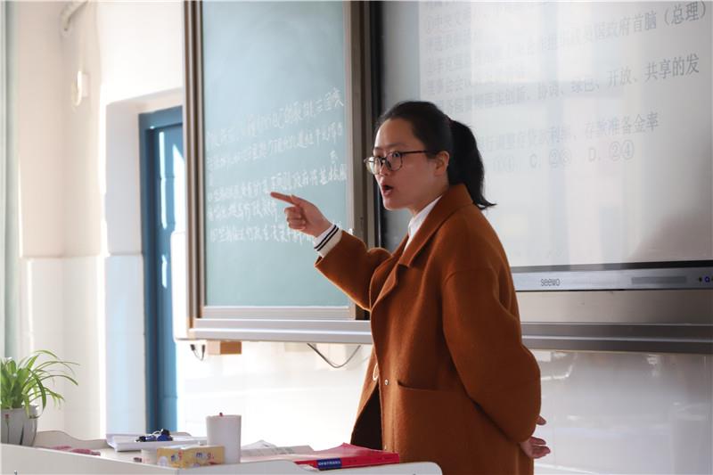 堅定信仰，立德樹人